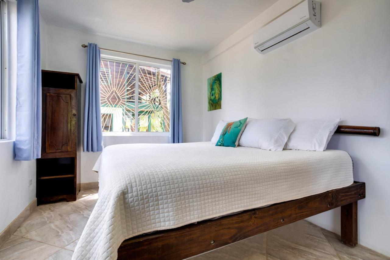 Driftwood Gardens Guesthouse Placencia Exterior photo